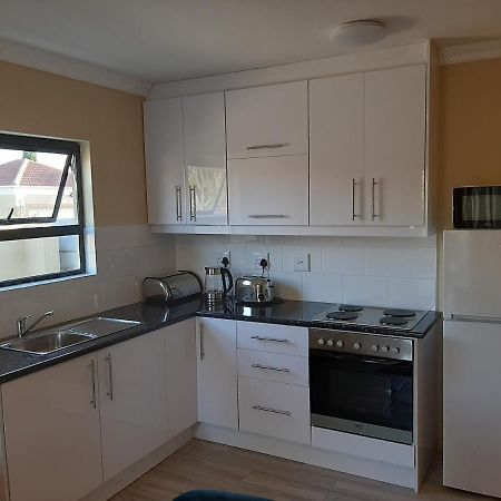 Shalom Self Catering Apartment เคปทาวน์ ภายนอก รูปภาพ