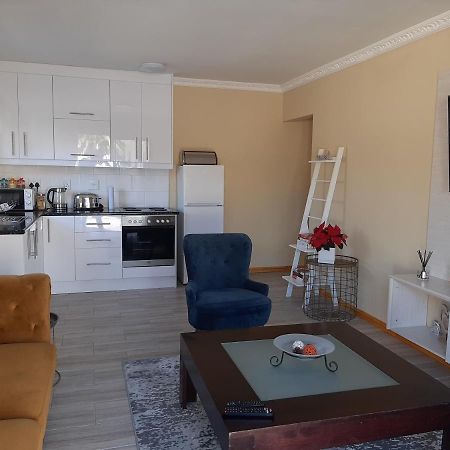 Shalom Self Catering Apartment เคปทาวน์ ภายนอก รูปภาพ
