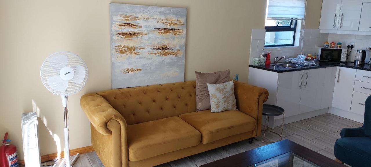 Shalom Self Catering Apartment เคปทาวน์ ภายนอก รูปภาพ
